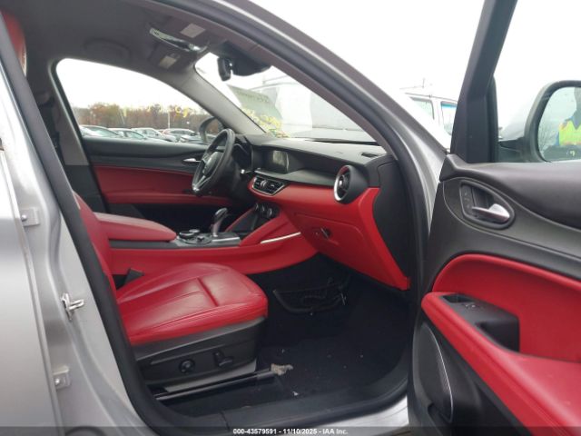 2018 ALFA ROMEO STELVIO ZASFAKAN4J7C01719 Photo 4