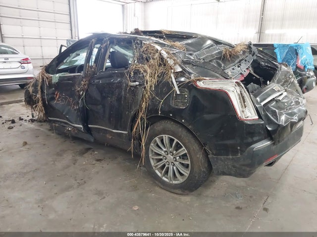 2017 CADILLAC XT5 1GYKNBRS9HZ252633 Photo 2