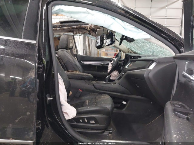 2017 CADILLAC XT5 1GYKNBRS9HZ252633 Photo 4