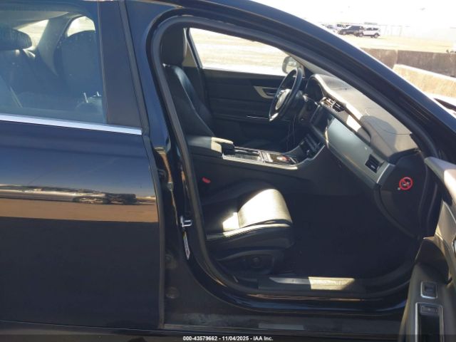 2016 JAGUAR XF SAJBE4BV7GCY02890 Photo 4