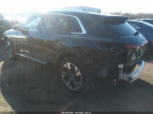 2022 AUDI E-TRON WA1AAAGE0NB004791 Photo 2