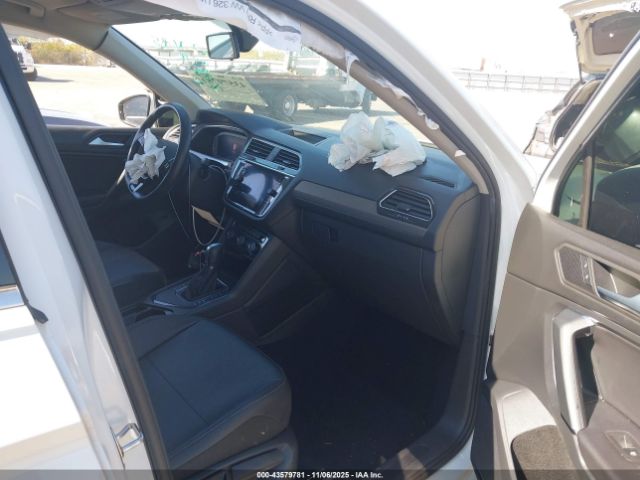 2019 VOLKSWAGEN TIGUAN 3VV3B7AX0KM184269 Photo 4