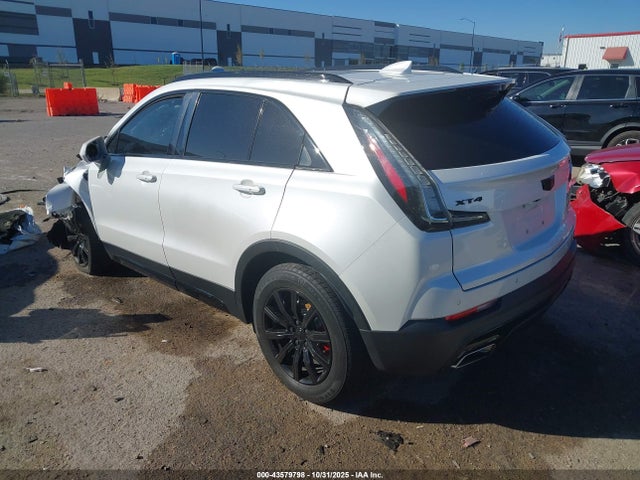 2019 CADILLAC XT4 1GYFZER45KF128781 Photo 2