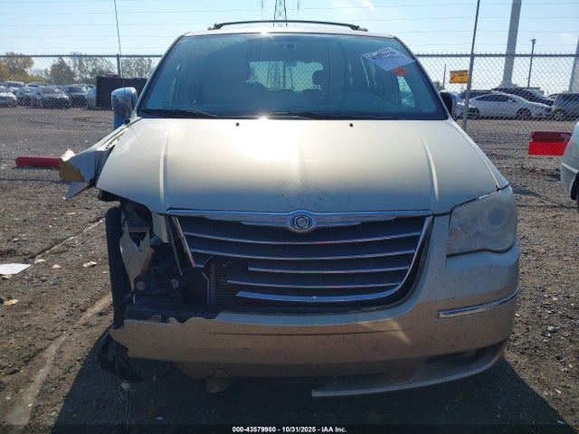 43579980 :رقم المزاد ، 2A4RR7DX4AR404241 vin ، 2010 Chrysler Town & Country New Limited مزاد بيع