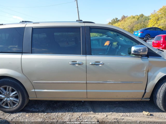 43579980 :رقم المزاد ، 2A4RR7DX4AR404241 vin ، 2010 Chrysler Town & Country New Limited مزاد بيع