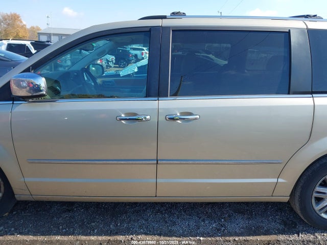 43579980 :رقم المزاد ، 2A4RR7DX4AR404241 vin ، 2010 Chrysler Town & Country New Limited مزاد بيع