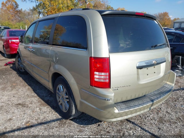 2010 CHRYSLER TOWN & COUNTRY 2A4RR7DX4AR404241 Photo 2