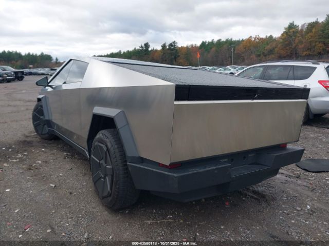 2025 TESLA CYBERTRUCK 7G2CEHED7SA077617 Photo 2