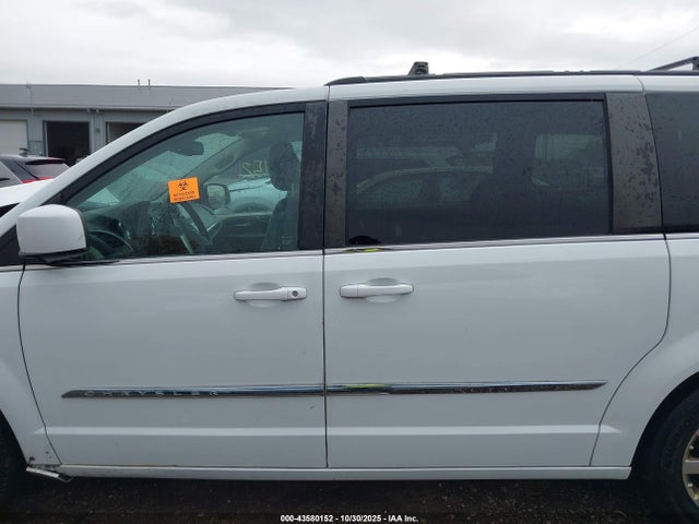 2014 Chrysler Town & Country Touring მანქანა იყიდება აუქციონზე, vin: 2C4RC1BG0ER395194, აუქციონის ნომერი: 43580152