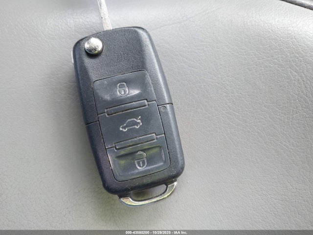 43580200 :رقم المزاد ، 3VWRF31Y66M307588 vin ، 2006 Volkswagen New Beetle 2.5 مزاد بيع
