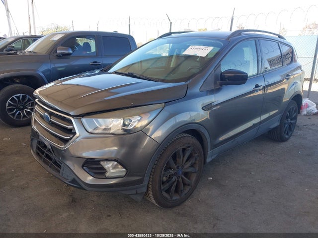 Ford ESCAPE SE 2017 1FMCU0G91HUC11259 Image 2
