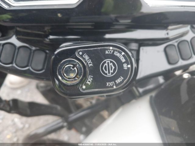 2018 HARLEY-DAVIDSON FLTRXS 1HD1KTC16JB674338 Photo 10