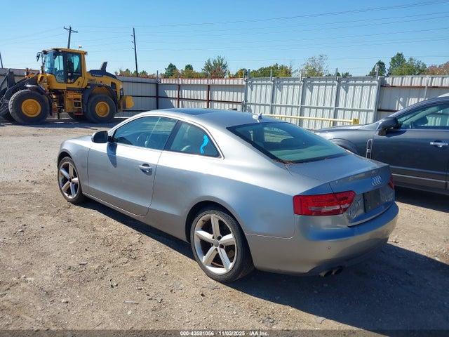 2010 AUDI A5 WAULFAFR1AA033430 Photo 2
