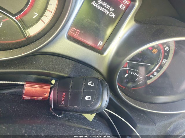 3C4PDCGBXJT381856 Dodge Journey Crossroad