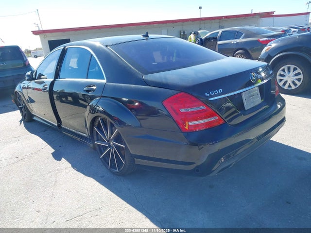 2011 MERCEDES-BENZ S 550 WDDNG8GB8BA399816 Photo 2