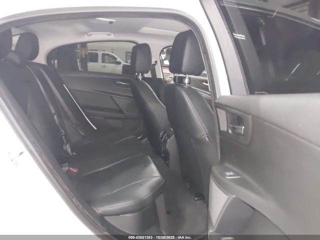 2019 JAGUAR XE SAJAD4FX6KCP45164 Photo 7