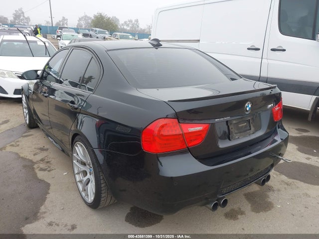 2011 BMW M3 WBSPM9C58BE203831 Photo 2