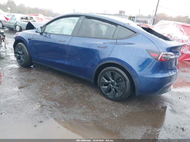2024 TESLA MODEL Y 7SAYGAEE5RF200351 Photo 2