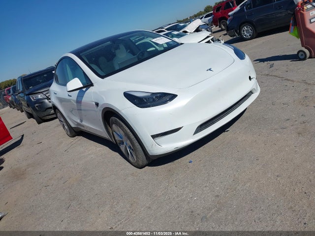 2024 TESLA MODEL Y 7SAYGDEE4RA267781 Photo 0