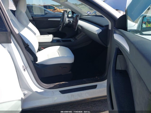 2024 TESLA MODEL Y 7SAYGDEE4RA267781 Photo 4