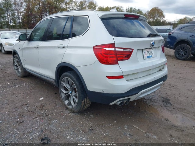 2016 BMW X3 5UXWX9C53G0D71635 Photo 2