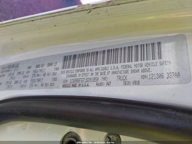 2018 RAM 1500 1C6RR6FG7JS201850 Photo 8