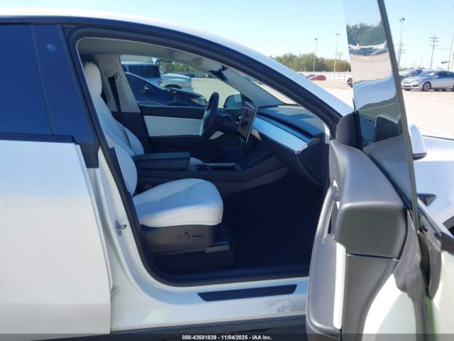 2022 TESLA MODEL Y 7SAYGDEFXNF372072 Photo 4