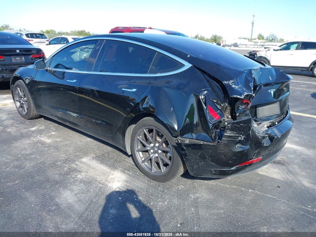 2018 TESLA MODEL 3 5YJ3E1EA9JF010079 Photo 2