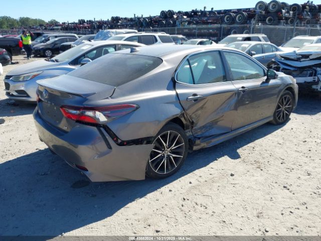 2021 TOYOTA CAMRY 4T1G11AK5MU424379 Photo 3