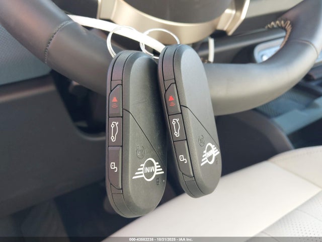 2025 MINI COUNTRYMAN WMZ23GA01S7R90559 Photo 10