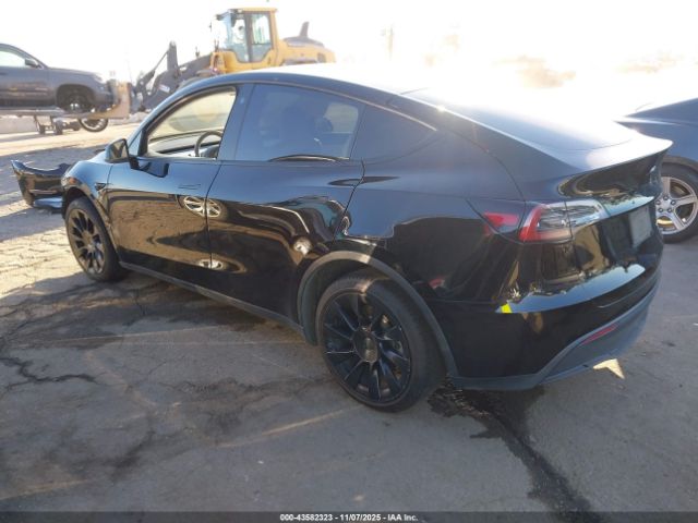 2021 TESLA MODEL Y 5YJYGDEE2MF152332 Photo 2