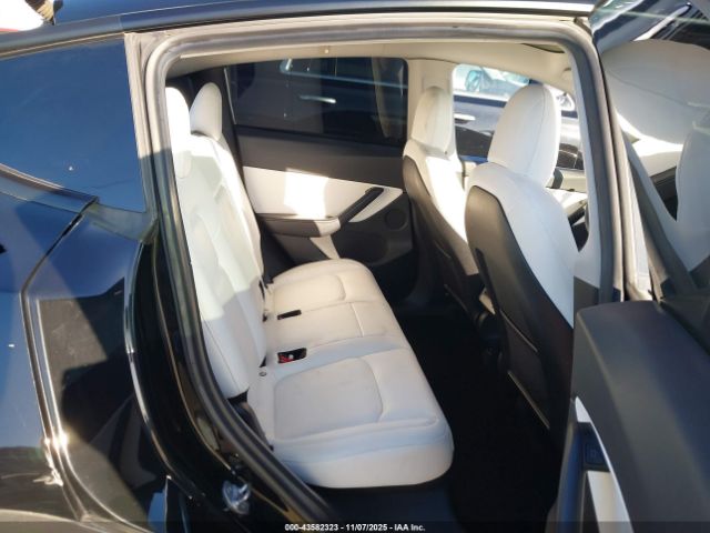 2021 TESLA MODEL Y 5YJYGDEE2MF152332 Photo 7