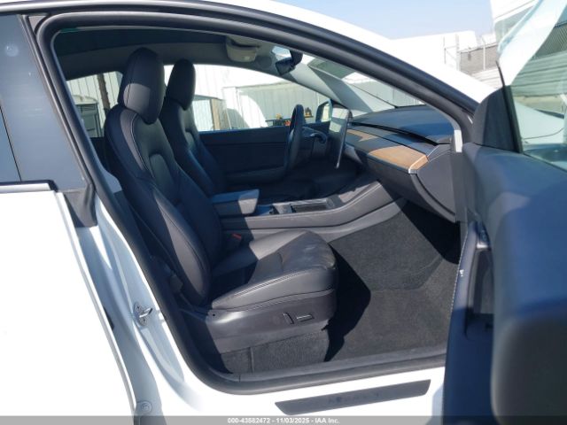 2021 TESLA MODEL Y 5YJYGDEE0MF259637 Photo 4