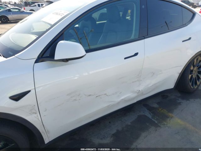 2021 TESLA MODEL Y 5YJYGDEE0MF259637 Photo 5