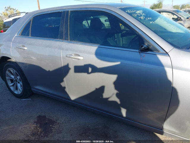 Chrysler 300 Limited 2015 2C3CCAAG7FH807629 Image 12