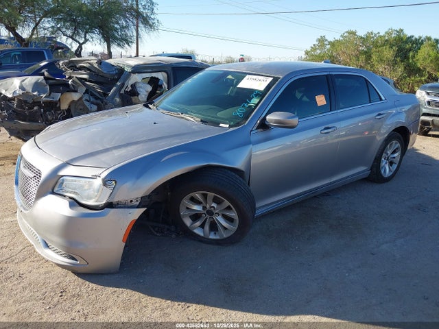 Chrysler 300 Limited 2015 2C3CCAAG7FH807629 Image 2