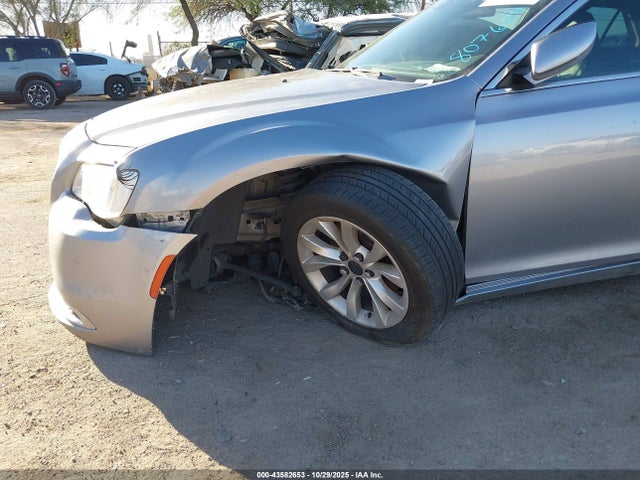 Chrysler 300 Limited 2015 2C3CCAAG7FH807629 Image 6