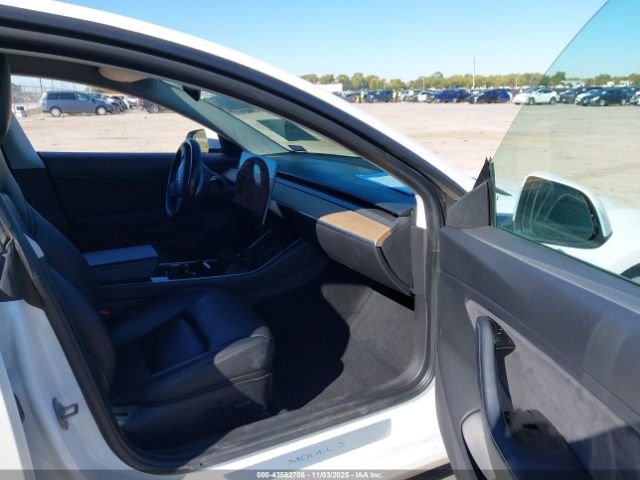 2019 TESLA MODEL 3 5YJ3E1EB8KF199611 Photo 4