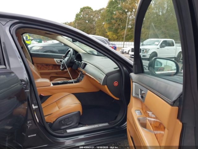 2015 JAGUAR XF SAJWJ0FF5F8U51892 Photo 4