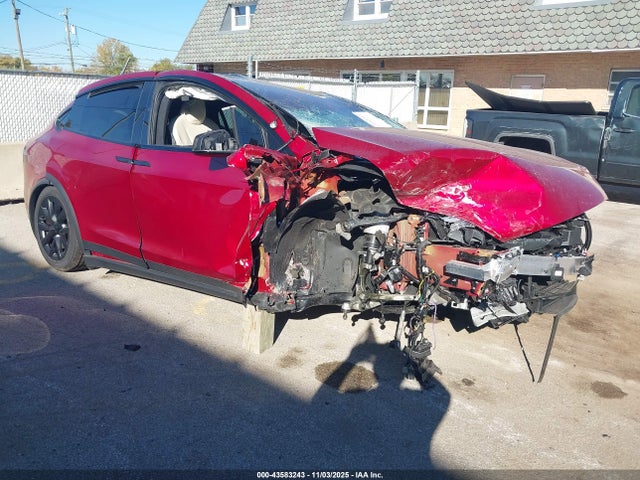 2025 TESLA MODEL X 7SAXCBE53SF464400 Photo 0