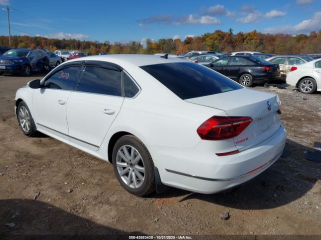 2017 VOLKSWAGEN PASSAT 1VWBT7A30HC010021 Photo 2
