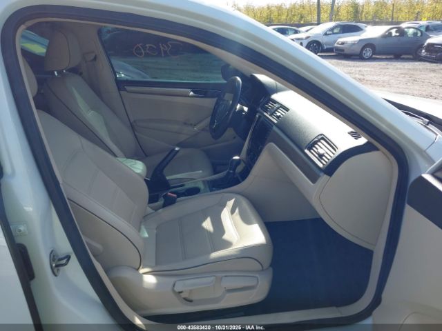 2017 VOLKSWAGEN PASSAT 1VWBT7A30HC010021 Photo 4