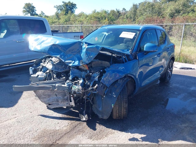 2023 VOLVO XC40 YV4K92HK4P2921620 Photo 1