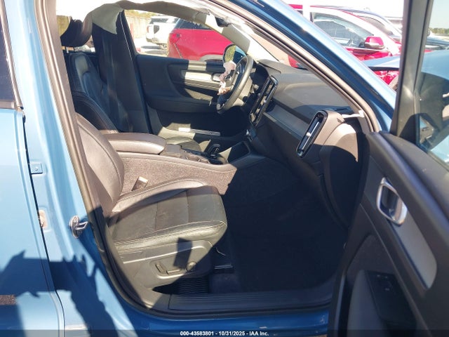 2023 VOLVO XC40 YV4K92HK4P2921620 Photo 4