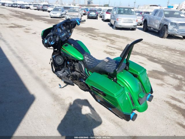 2011 HARLEY-DAVIDSON FLHXSE2 1HD1PZ811BB960872 Photo 2