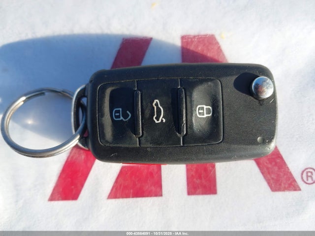 2014 Volkswagen Beetle 1.8t მანქანა იყიდება აუქციონზე, vin: 3VW517AT0EM818897, აუქციონის ნომერი: 43584091