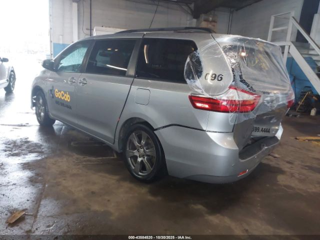 2017 TOYOTA SIENNA 5TDDZ3DC4HS153048 Photo 2