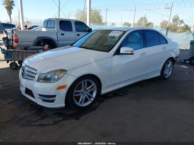 2013 MERCEDES-BENZ C 250 WDDGF4HB3DR272141 Photo 1