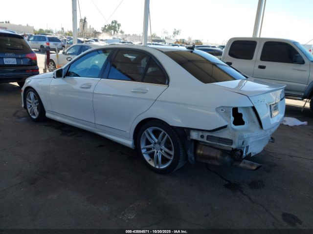 2013 MERCEDES-BENZ C 250 WDDGF4HB3DR272141 Photo 2