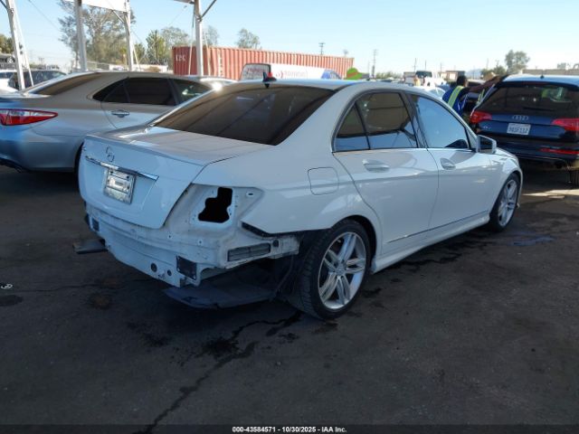 2013 MERCEDES-BENZ C 250 WDDGF4HB3DR272141 Photo 3